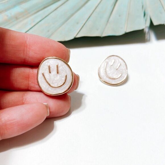 Smiley face stud earrings #78 - Picture 3 of 4
